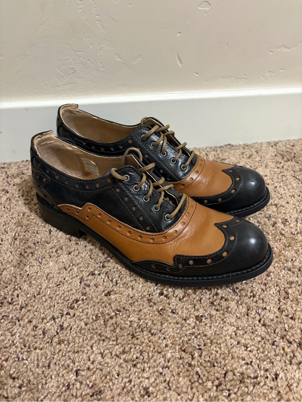 John Fluevog Adrians Amanda Black and Brown Shoes, Oxford Style Wingtip, Size 10